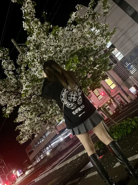 春の夜、ふと見上げた夜桜のように―― | Number Five 【スタッフ】社畜な女スタッフ共