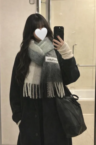 最近よく見かけるAcne Studios♡ | ー輝きー　レッドベリル 上西 こころ（かみにし こころ）