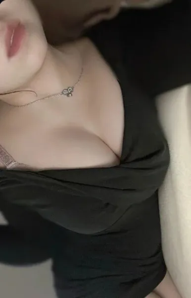 Private Salon first LUSH 朱音（あかね）